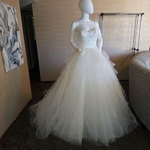 DRESS Lovely LA wedding train dress long train sleeve M 351W ivory